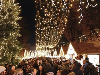 Inaugurata la pista di pattinaggio in piazza Solferino Inaugurata la pista di pattinaggio in piazza Solferino