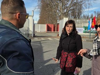 Presidio davanti alla Porta 2 di Mirafiori questa mattina