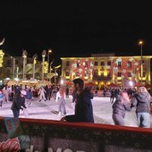 L'inaugurazione della pista di pattinaggio a Nichelino lo scorso 8 dicembre