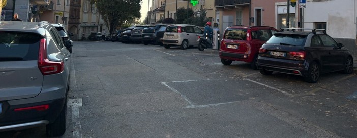 Strisce blu a Cavoretto? La proposta divide il quartiere Strisce blu a Cavoretto? La proposta divide il quartiere
