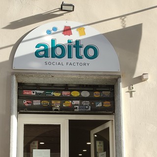 Moda sostenibile e solidarietà: torna il mercatino di &quot;Abito&quot;