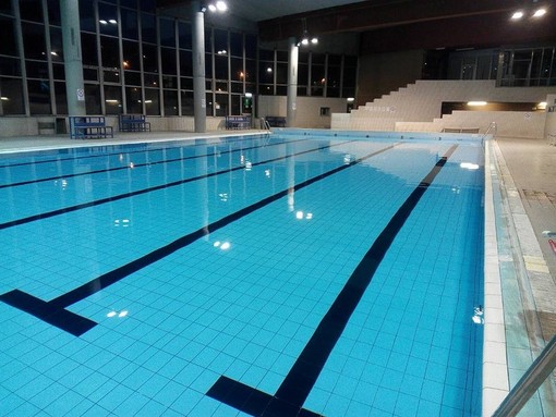 Mancano le vetrate, così la piscina Gaidano (chiusa da settembre) resta ancora ai box