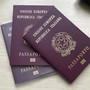 L'uomo aveva con sé un passaporto falso L'uomo aveva con sé un passaporto falso