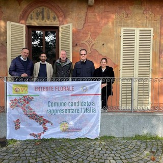 La giunta comunale di Piobesi insieme al presidente di Asproflor Sergio Ferraro