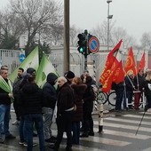 Terzo giorno di proteste a Mirafiori: Fiom e Fismic fuori dalla porta 2