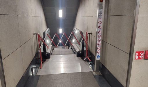 A Porta Susa, tra ascensori e scale mobili rotte, dodici impianti fermi