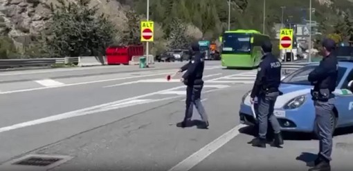 Controlli della Polizia al traforo del Frejus