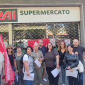 Supermercato Crai di Corso Svizzera chiuso senza spiegazione, protesta delle dipendenti: &quot;Ferie forzate, vogliamo risposte&quot; [VIDEO]
