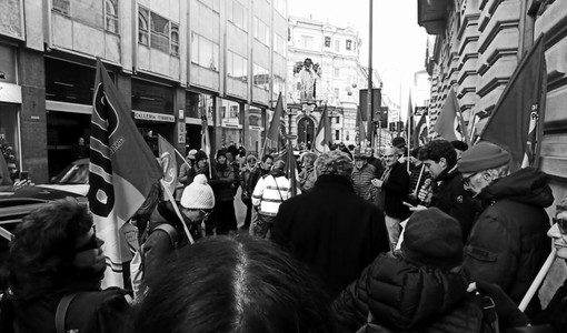 Presidio per i 18 anni strage Thyssen: "Nulla è cambiato, ogni giorno muoiono 4 lavoratori" Presidio per i 18 anni strage Thyssen: "Nulla è cambiato, ogni giorno muoiono 4 lavoratori"