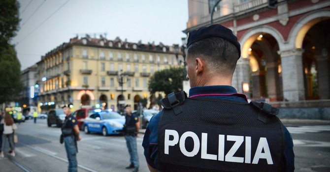 Un chilo di marijuana e armi: blitz della polizia nel quartiere San Paolo Un chilo di marijuana e armi: blitz della polizia nel quartiere San Paolo