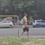 Legno ai senza fissa dimora per fare il fuoco al Parco Sempione: denunciati imprenditore e autista Legno ai senza fissa dimora per fare il fuoco al Parco Sempione: denunciati imprenditore e autista