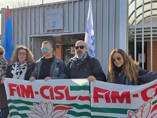 Presidio davanti alla Porta 2 di Mirafiori questa mattina