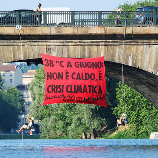 &quot;Non è caldo, è crisi climatica&quot;: nuova protesta di Extinction Rebellion