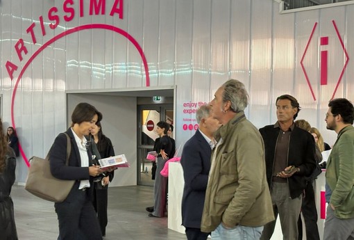 Paolo Sorrentino tra gli stand di Artissima 2026 Paolo Sorrentino tra gli stand di Artissima 2026