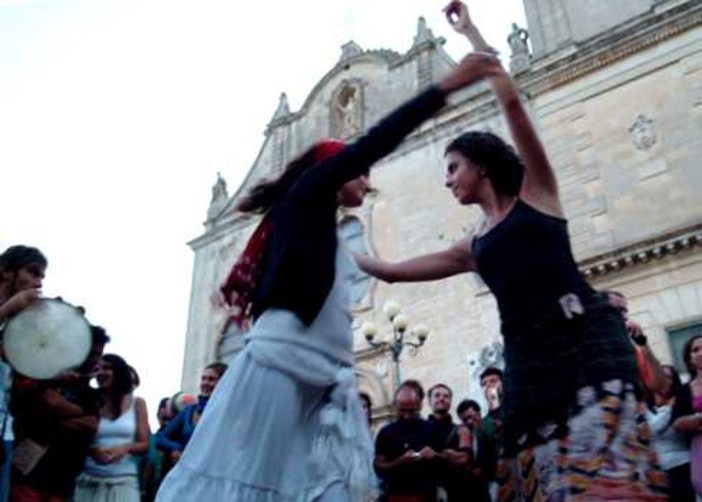 La cultura riparte dai quartieri, la Spina Reale scommette sulle danze del Sud