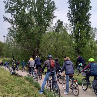 "No ospedale nel parco": grande partecipazione alla pedalata per la Pellerina