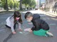 Via le auto, spazio ai bimbi: il M5s raccoglie firme per la pedonalizzazione alla scuola King [VIDEO e FOTO]