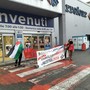 Attivisti di Ultima Generazione manifestano davanti al Carrefour di corso Turati Attivisti di Ultima Generazione manifestano davanti al Carrefour di corso Turati