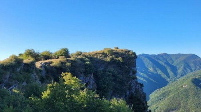 Parco Alpi Liguri: opportunità di sviluppo grazie alla Cooperazione Transfrontaliera Parco Alpi Liguri: opportunità di sviluppo grazie alla Cooperazione Transfrontaliera