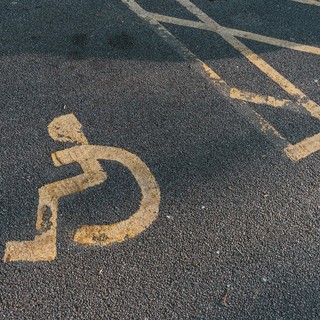 Quattro nuovi stalli riservati: a Villar Perosa cresce il numero di parcheggi per disabili