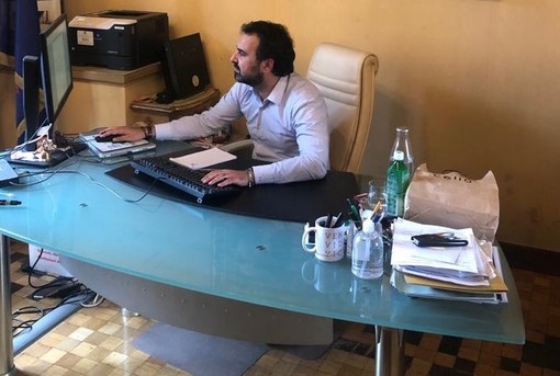 Il sindaco di Moncalieri Paolo Montagna nel suo ufficio Il sindaco di Moncalieri Paolo Montagna nel suo ufficio