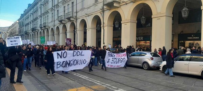Collettivi, associazioni femministe e Cgil in piazza contro il Ddl Bongiorno