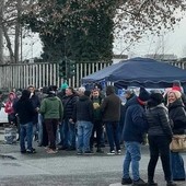 Presidio davanti alla Porta 2 di Mirafiori questa mattina