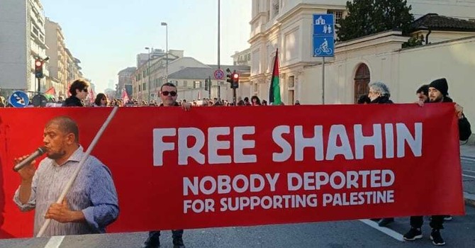 In centinaia marciano per Mohamed Shahin: "un uomo innocente" In centinaia marciano per Mohamed Shahin: "un uomo innocente"