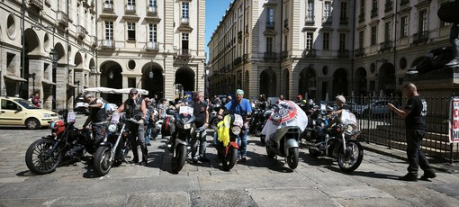 Due ruote in protesta davanti al Comune