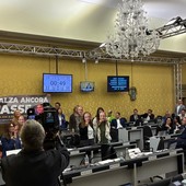 Foto di una protesta delle opposizioni in Consiglio regionale