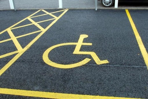 A febbraio quasi 600 multe per parcheggio sui posti riservati ai disabili