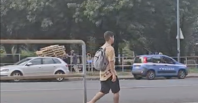 Legno ai senza fissa dimora per fare il fuoco al Parco Sempione: denunciati imprenditore e autista