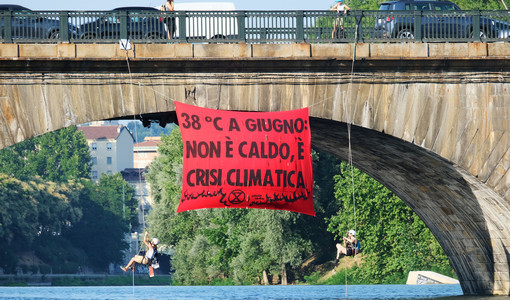&quot;Non è caldo, è crisi climatica&quot;: nuova protesta di Extinction Rebellion