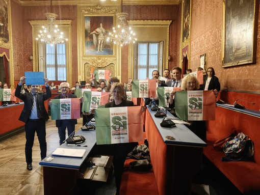 &quot;Sì al referendum sulla cittadinanza&quot;, protesta nella Sala di Torino