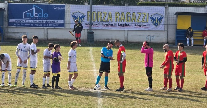 I saluti prima del calcio d'inizio I saluti prima del calcio d'inizio
