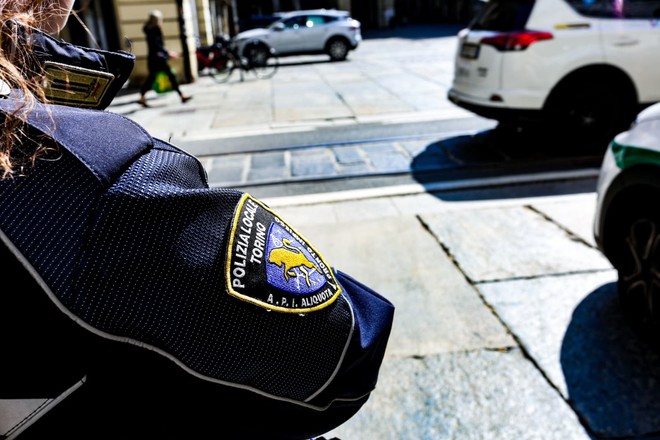 Aggredisce un'operatrice ecologica e un agente della polizia locale: arrestato un trentenne in Aurora Aggredisce un'operatrice ecologica e un agente della polizia locale: arrestato un trentenne in Aurora