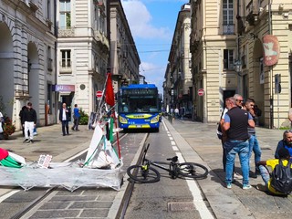 Protesta davanti al Comune di Torino