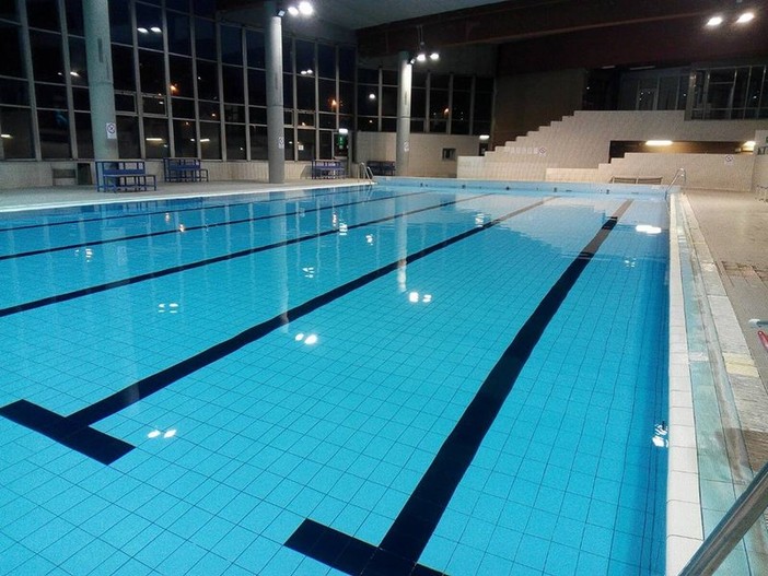 Mancano le vetrate, così la piscina Gaidano (chiusa da settembre) resta ancora ai box