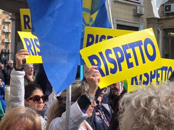 Una immagine di archivio di una protesta di medici e infermieri Una immagine di archivio di una protesta di medici e infermieri