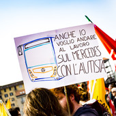 La mobilitazione della Cgil per il trasporto pubblico sul piazzale della Regione