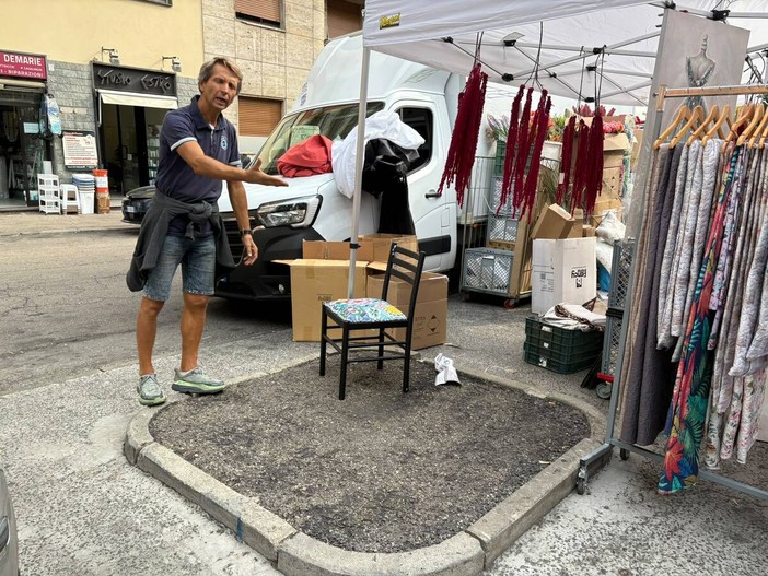 Aiuole-trappola e buche al mercato di corso Sebastopoli, scatta la petizione Aiuole-trappola e buche al mercato di corso Sebastopoli, scatta la petizione