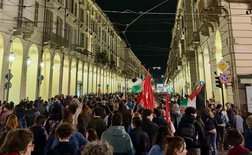 Manifestazione nel centro di Torino [foto Alessandro Azzolina e Valentina Cera)