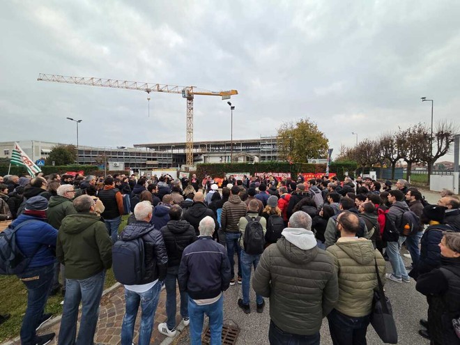 Protesta dei lavoratori Italdesign nel Torinese
