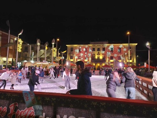 L'inaugurazione della pista di pattinaggio a Nichelino lo scorso 8 dicembre L'inaugurazione della pista di pattinaggio a Nichelino lo scorso 8 dicembre