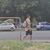 Legno ai senza fissa dimora per fare il fuoco al Parco Sempione: denunciati imprenditore e autista Legno ai senza fissa dimora per fare il fuoco al Parco Sempione: denunciati imprenditore e autista