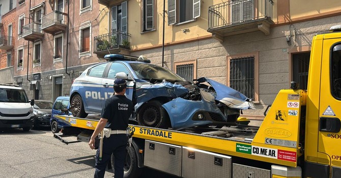 Multati i carri attrezzi che trasportano le auto della Polizia