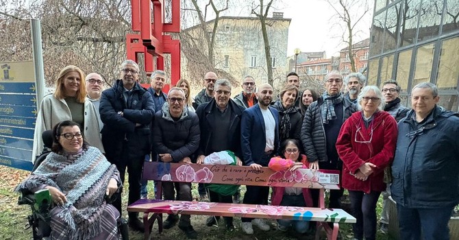 L'inaugurazione della panchina dedicata alle malattie rare L'inaugurazione della panchina dedicata alle malattie rare