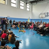 Pedalare e riciclare. La scuola De Amicis di Moncalieri prima in Italia per l’autoriciclo della plastica