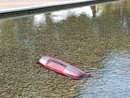 Piazza d’Armi, fontane come discariche: spunta un paraurti tra i getti d'acqua