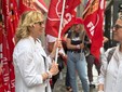 Protesta dei sindacati davanti alla sede di Federfarma
